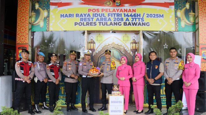 
					Operasi Ketupat Krakatau 2025, Kapolres Bersama Ketua Bhayangkari Tuba Kunjungi & Berikan Bingkisan