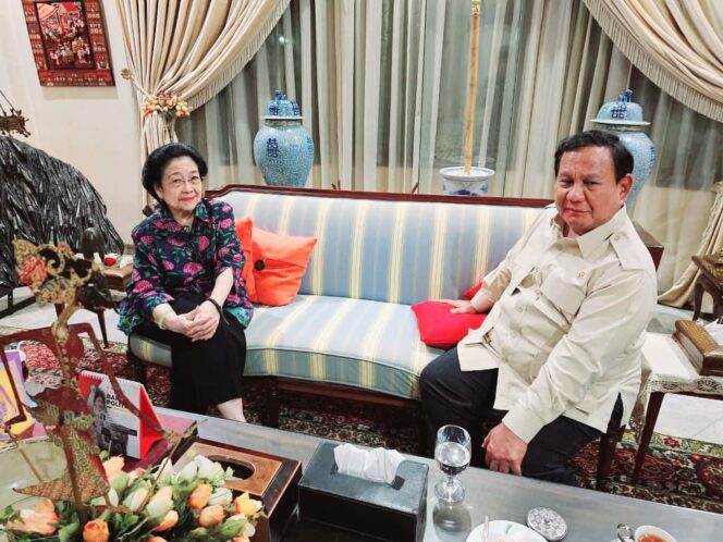 
					Menyibak Tabir di Balik Pertemuan Prabowo-Megawati