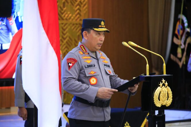 
					Polri Lakukan Mutasi dan Promosi Jabatan Untuk 49 Perwira Tinggi & Menengah