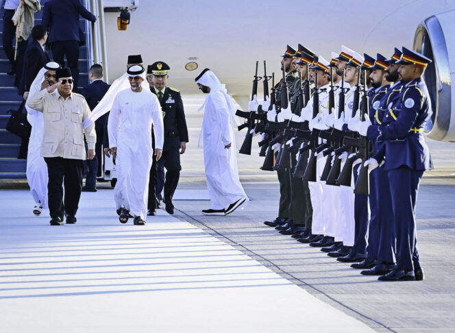 
					Tiba di Abu Dhabi, Presiden RI Prabowo Akan Bertemu Presiden MBZ