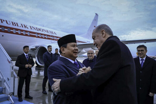 
					Tiba di Ankara, Presiden RI Prabowo Disambut Langsung Presiden Erdogan 